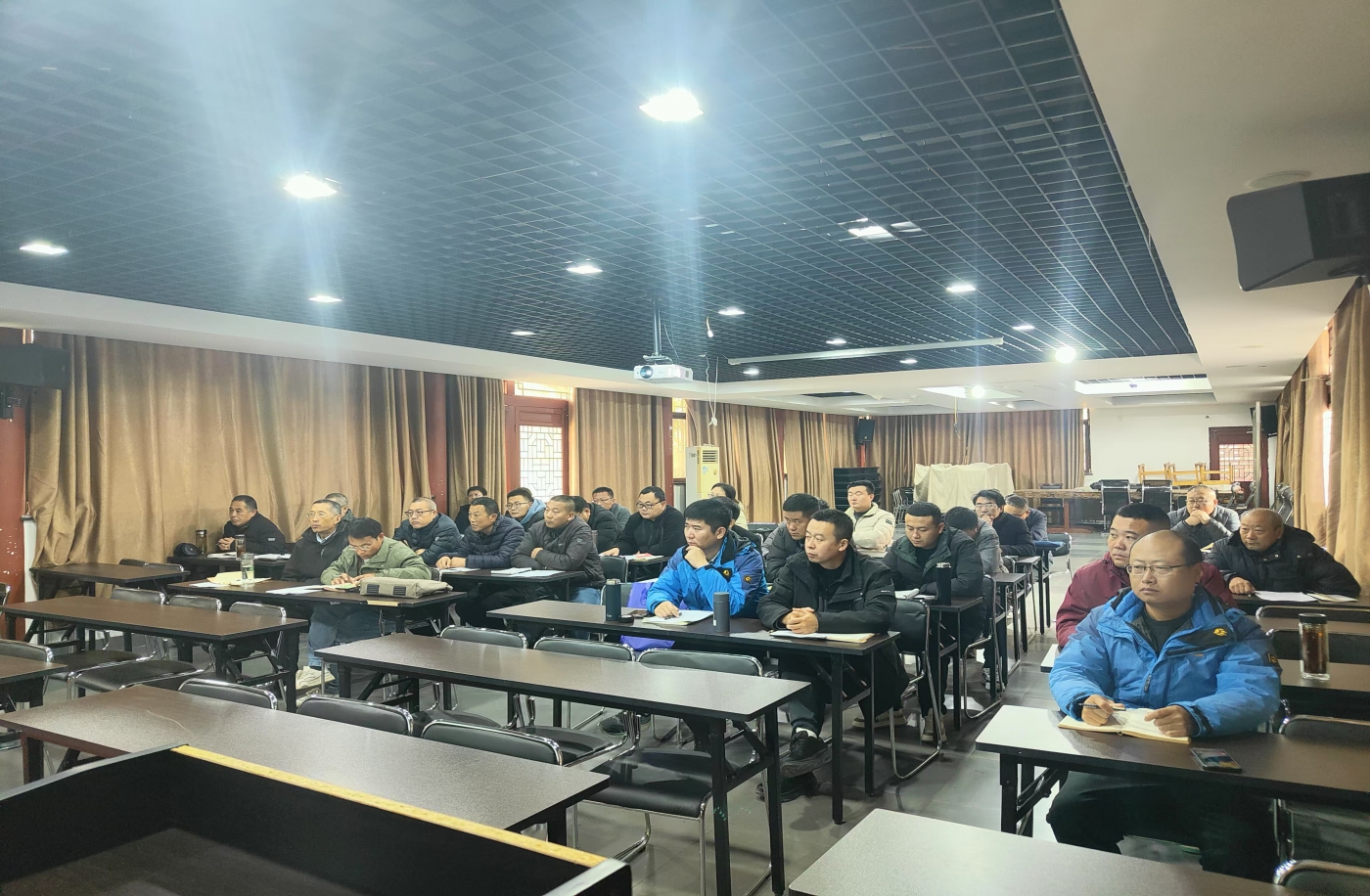 公司召开11月份月度会议